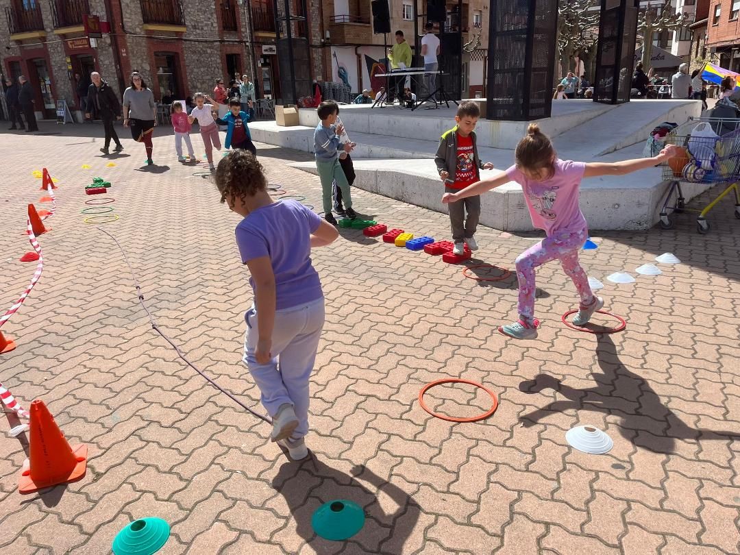 Juegos, dinámicas y deporte protagonizaron la jornada. CEIP EMILIA MENÉNDEZ (12)