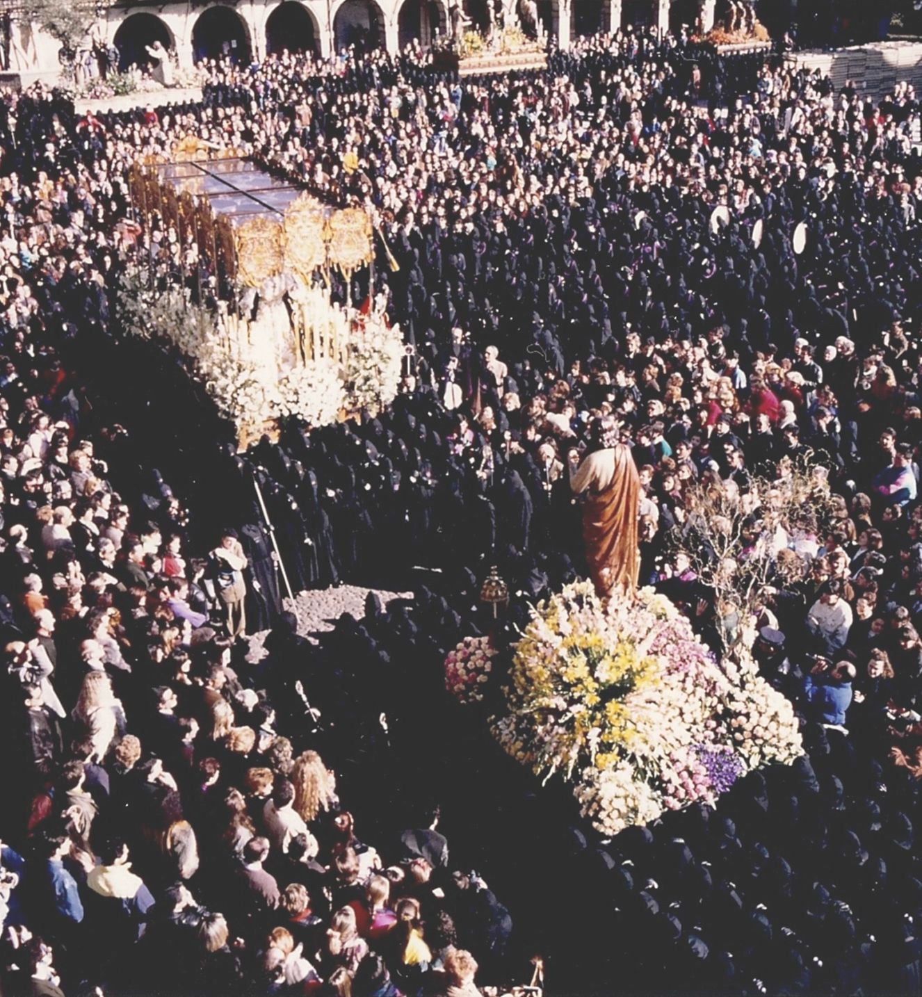 El Encuentro en 1991, en la plaza Mayor.| GONZALO GONZÁLEZ CAYÓN