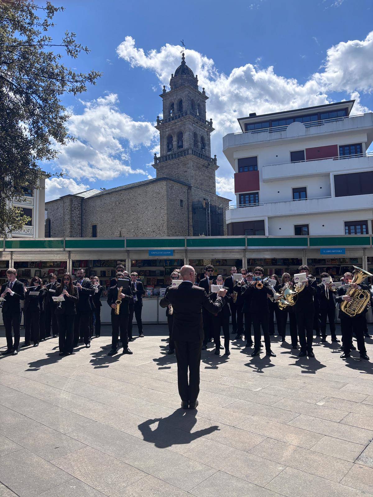 No faltó la música en la inauguración de la feria. | JAVIER FERNÁNDZE