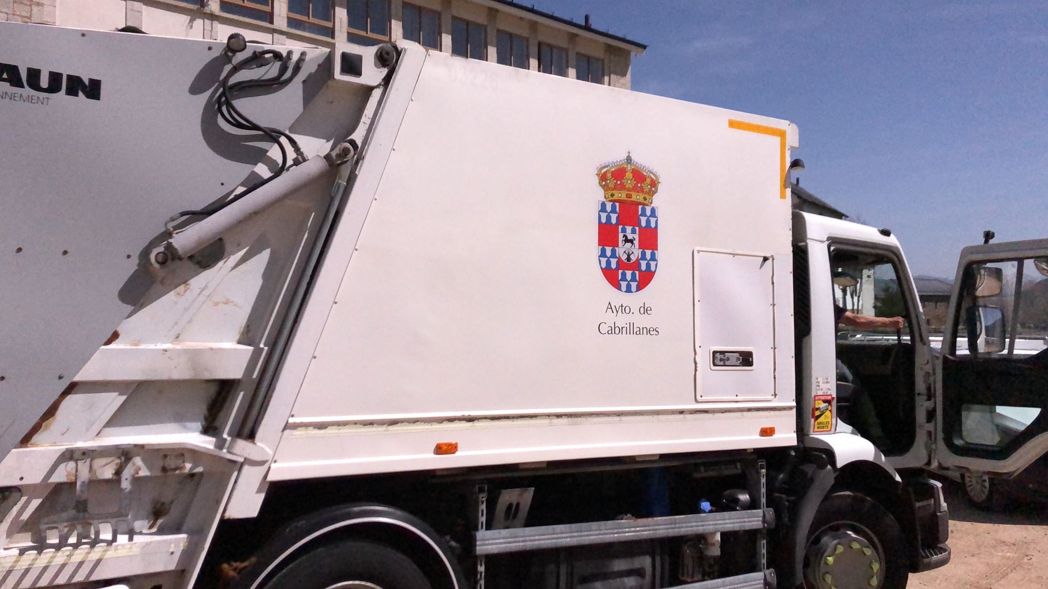 El Ayuntamiento ha adquirido ya el vehículo necesario para la recogida.
