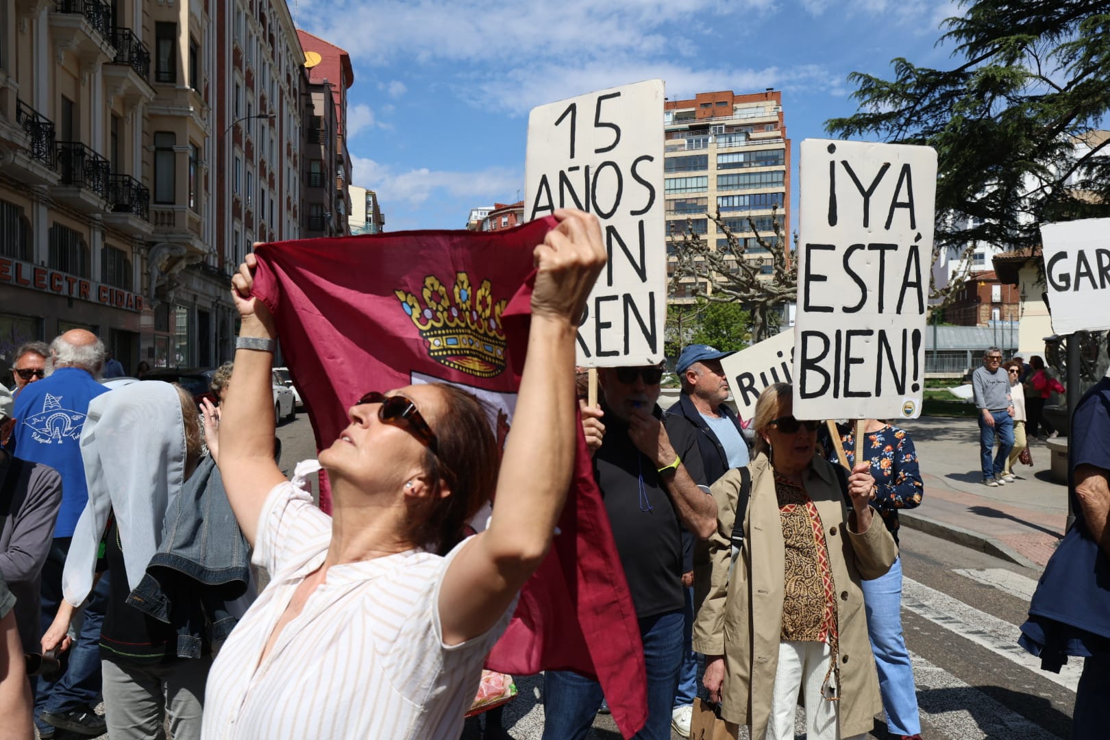 La incansable lucha para que el tren de Feve vuelva al centro de León. | FERNANDO OTERO