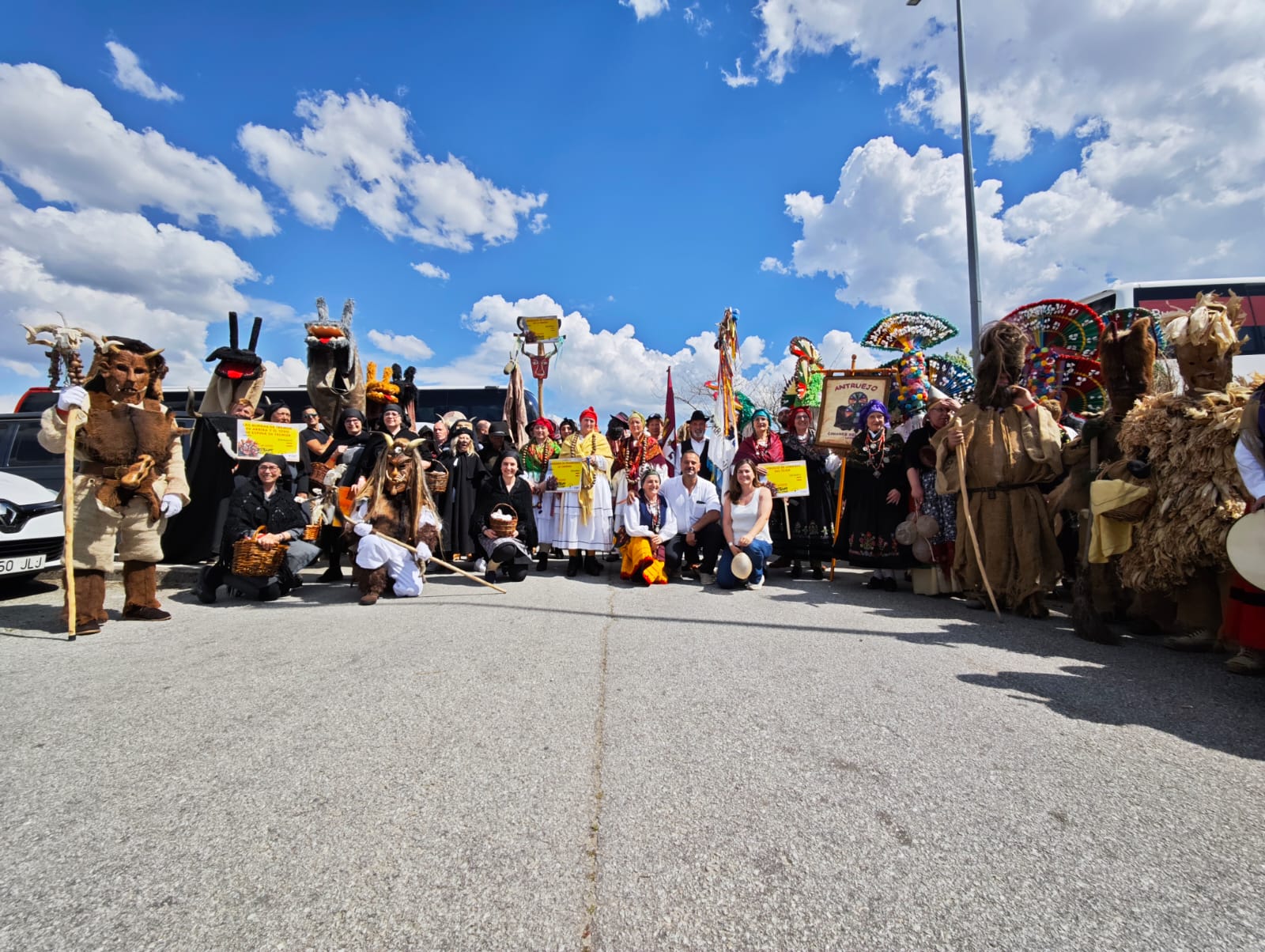 Desfile de mascaradas tradicionales en Bemposta, Portugal. | L.N.C.
