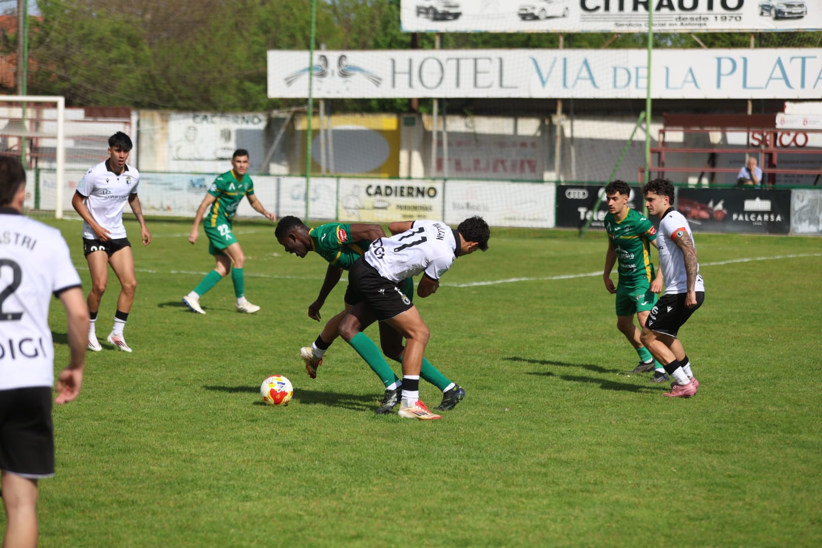 El Astorga se ha metido en un lío con la permanencia, pero todavía sigue dependiendo de sí mismo. FERNANDO OTERO