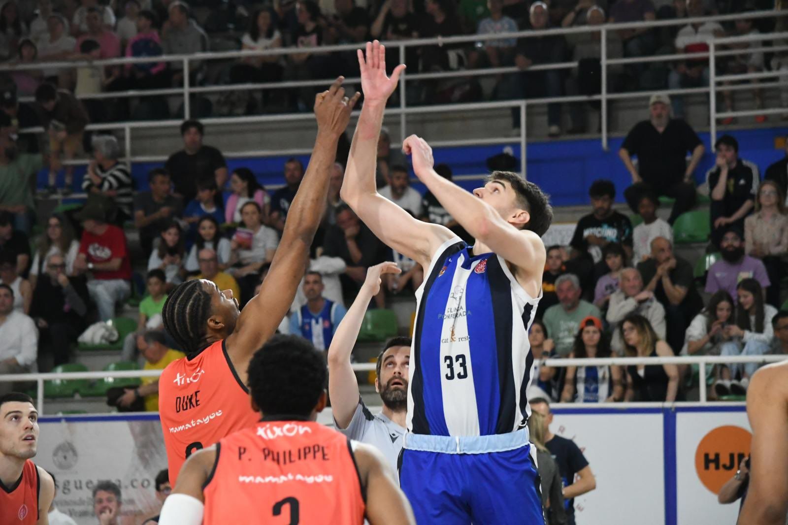 El Clínica Ponferrada no dejó lugar a dudas y entró por la directa a la promoción de ascenso. CPSDP