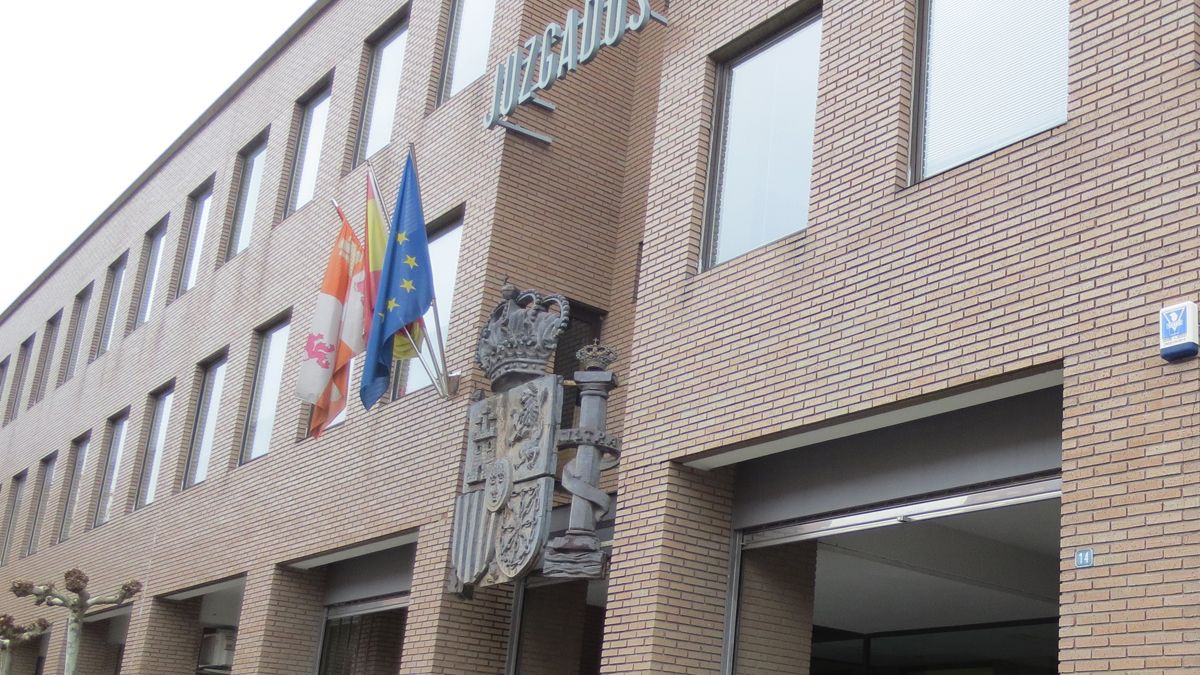 Fachada de los Juzgados de Ponferrada en una imagen de archivo.