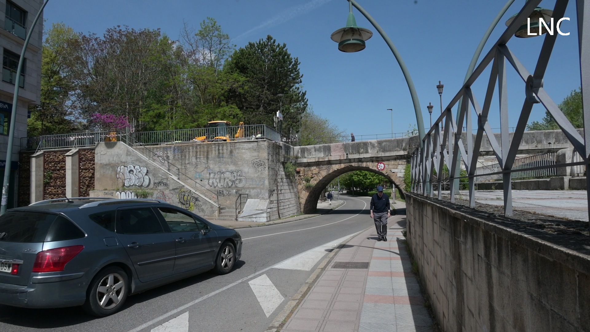 Arrancan las catas arqueológicas para poder abrir un nuevo ojo en el puente de San Marcos