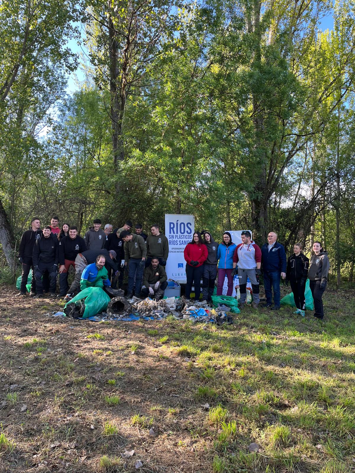 Alumnos del CIFP de Almázcara en la actividad.