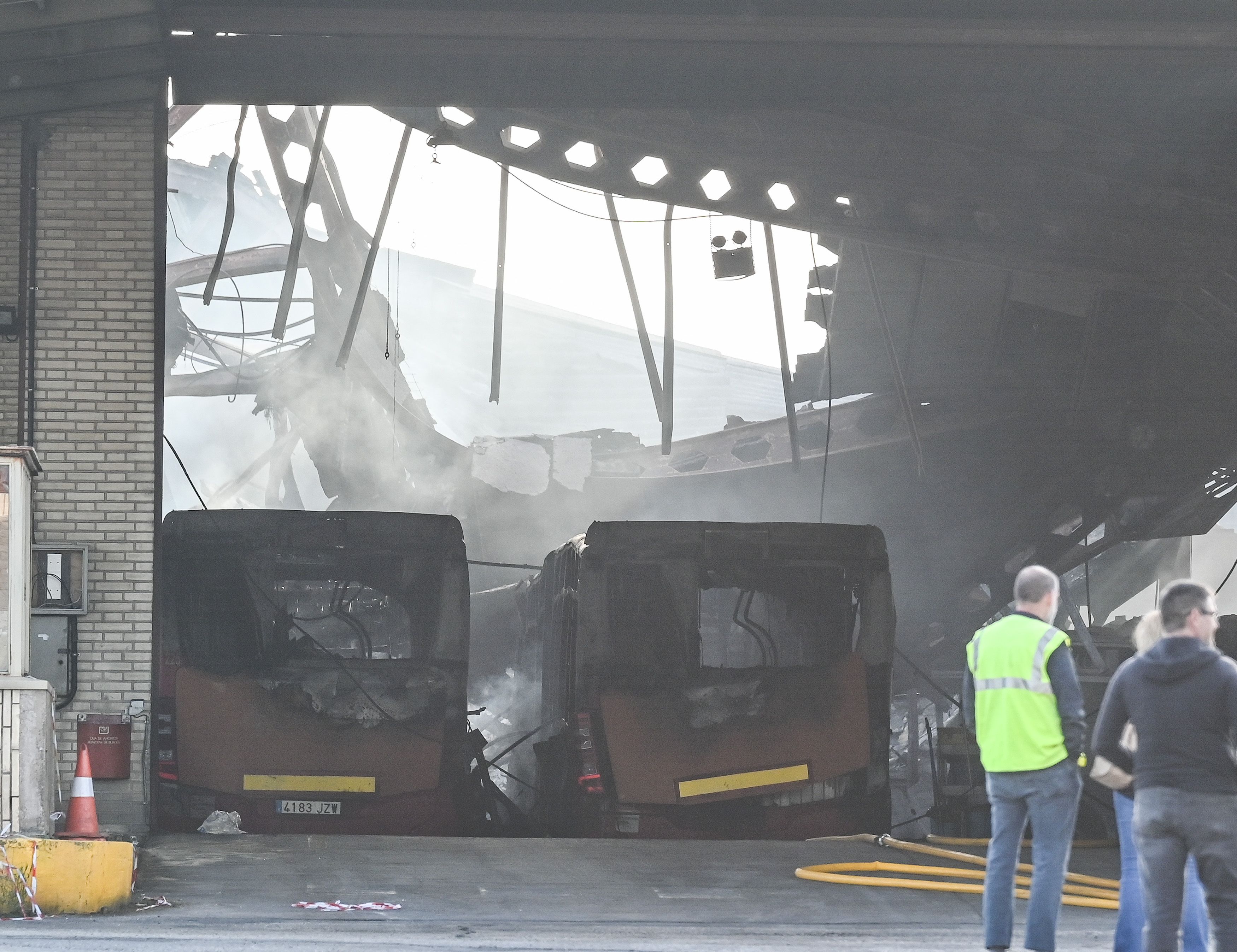 Incendio en las cocheras municipales de Burgos. | ICAL