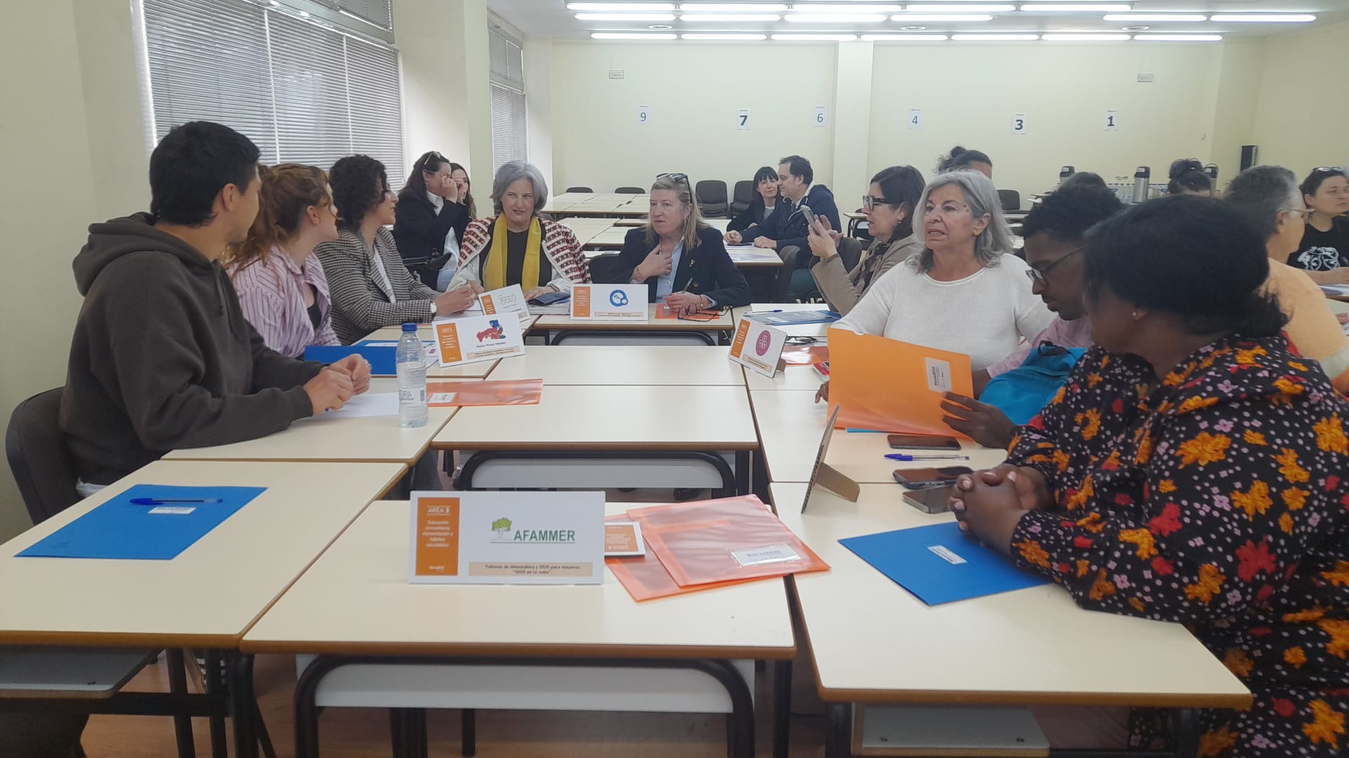 Jornada de puesta en común en la Uned de Ponferrada sobre el Territorio Azul. | MAR IGLESIAS