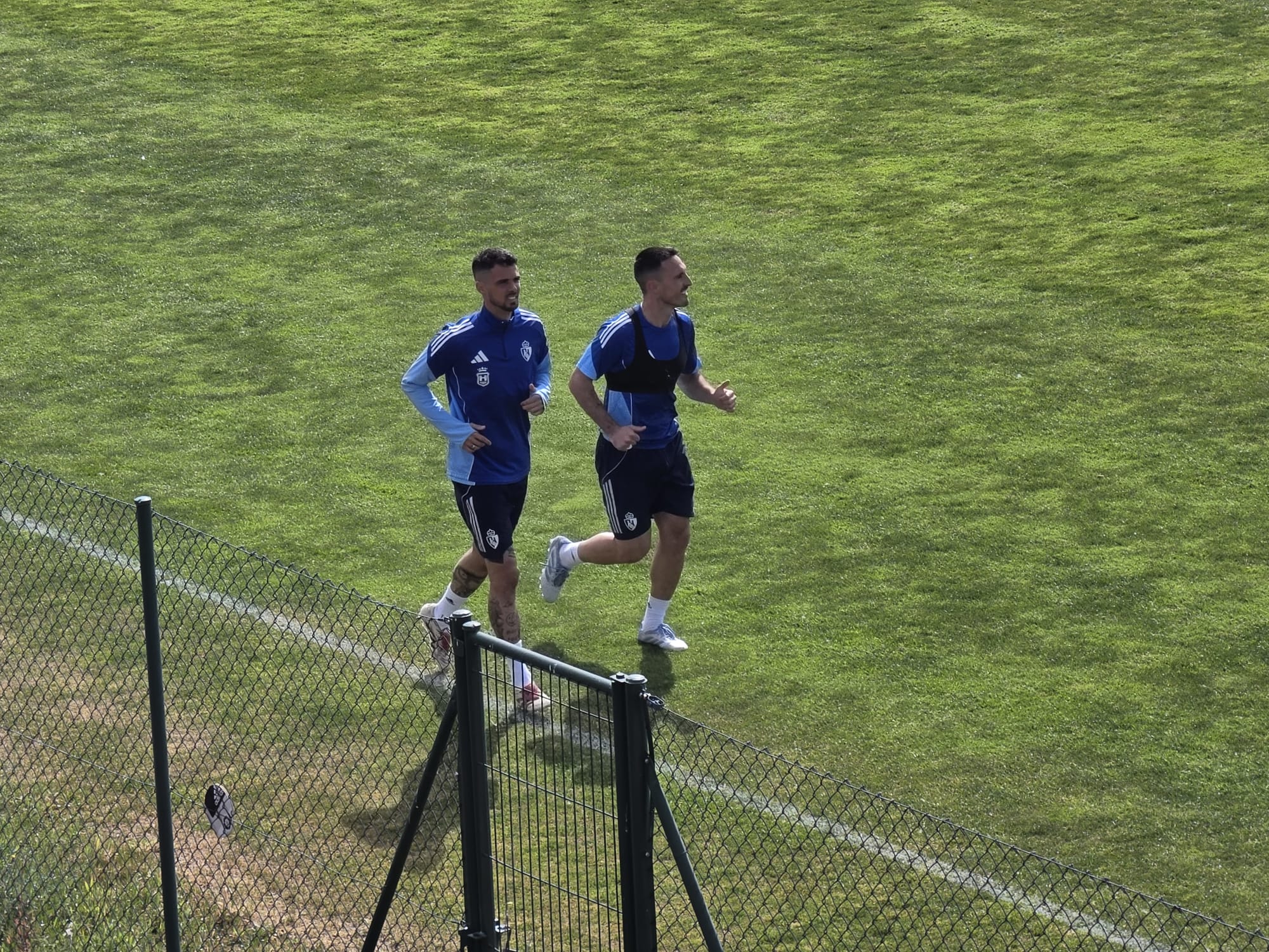 Erik Morán y Fede San Emeterio entrenando este miércoles al margen del grupo en el Anexo. 