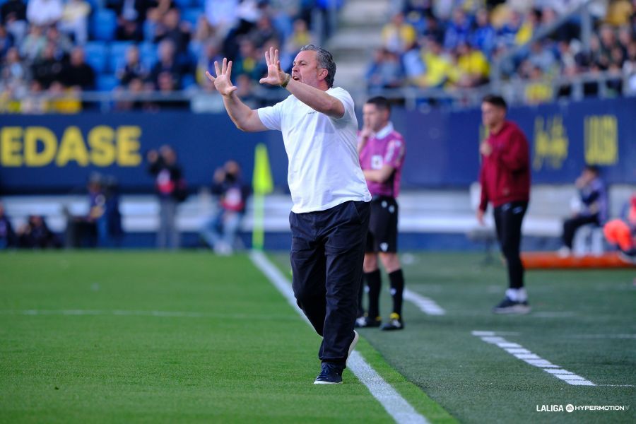 Sergio González deja de ser el técnico del Cádiz. LALIGA