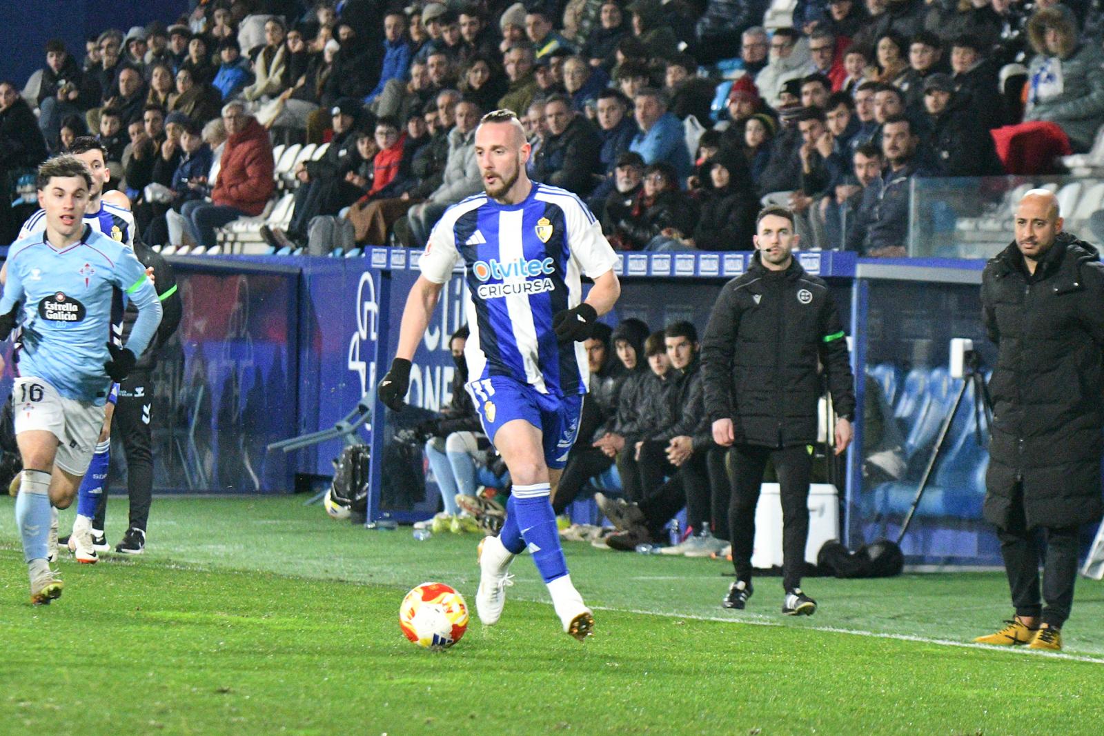 Steven Petkov en un partido en El Toralín contra el Celta Fortuna. | ENRIQUE RAMÓN