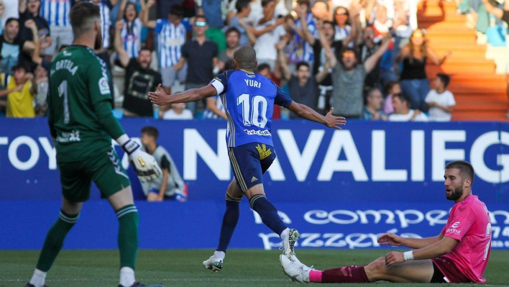 Yuri celebrando el cuarto gol en la temporada 1920, la mayor goleada ante el Tenerife en El Toralín. LALIGA