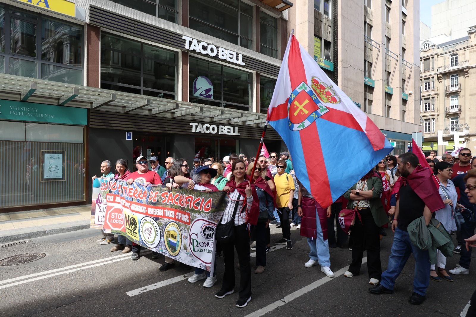El Bierzo también estuvo presente en el Día de la Comunidad. | FERNANDO OTERO