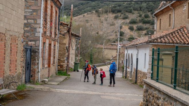 14 Al lado de la iglesia