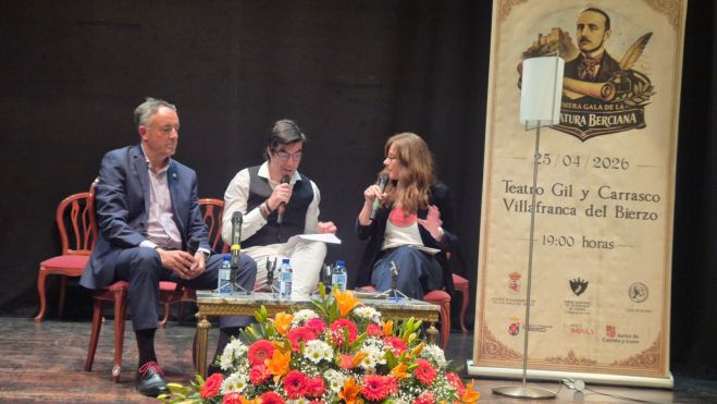 Mesa redonda con los autores bercianos.