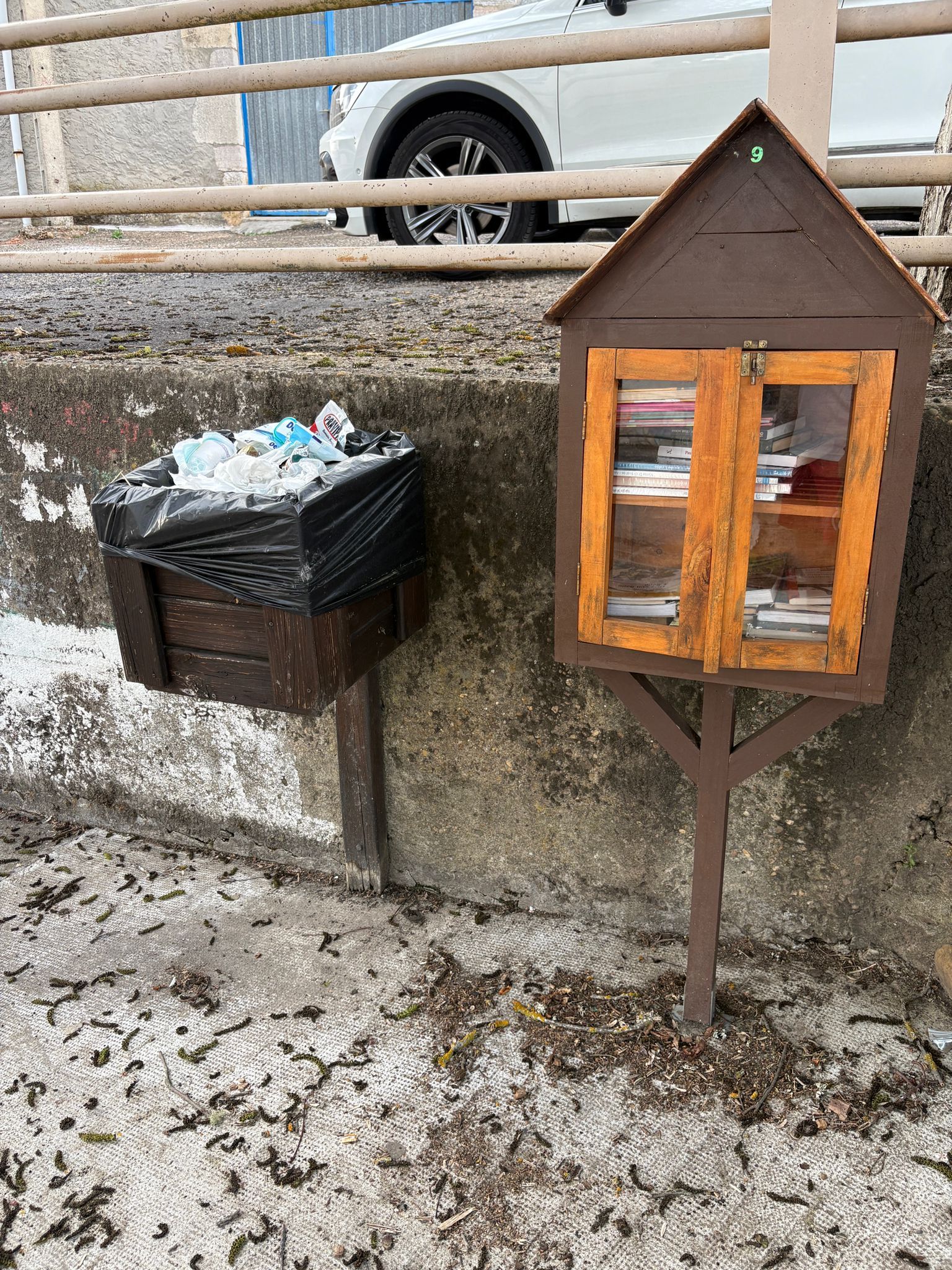 Vecinos de Tapia de la Ribera denuncian el “abandono” del parque infantil