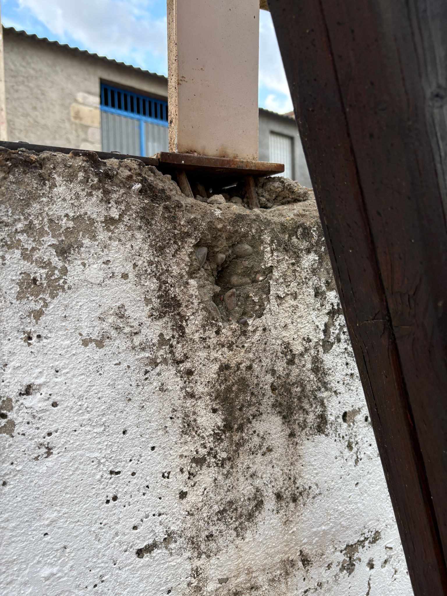 Vecinos de Tapia de la Ribera denuncian el “abandono” del parque infantil 