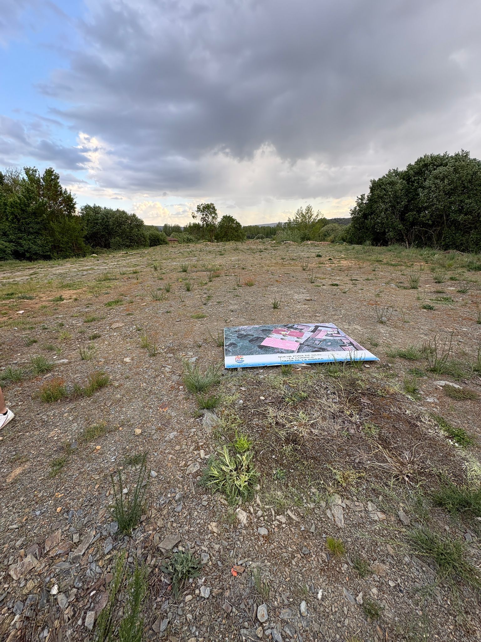 Vecinos de Tapia de la Ribera denuncian el “abandono” del parque infantil