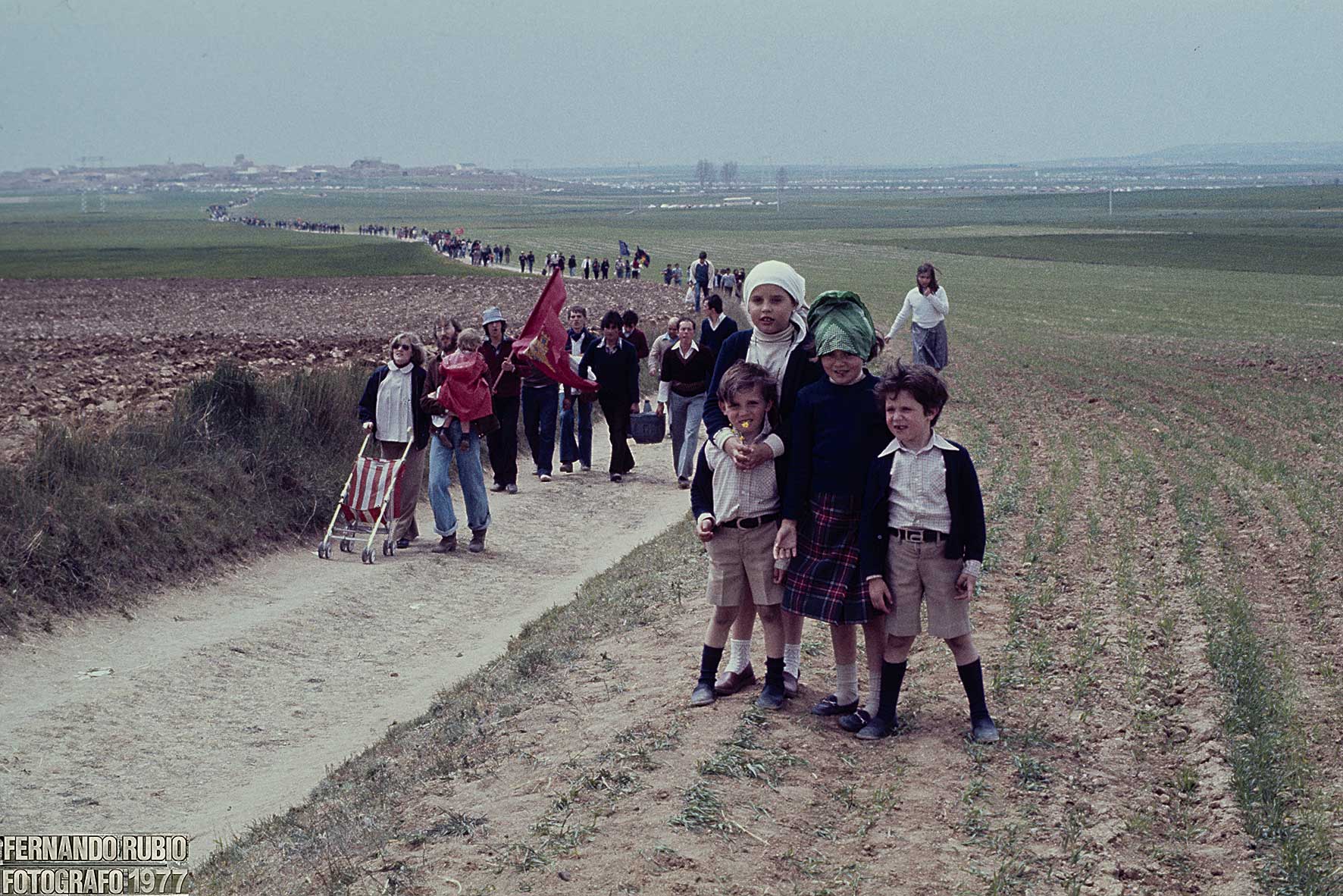 En los años 70, a partir del 77, a la reunión en la campa de Villalar había que llegar tras un largo recorrido caminando desde el pueblo.
