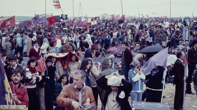 La campa reunía a un buen número de asistentes, dependiendo del tiempo, en nada parecidos a los actuales.