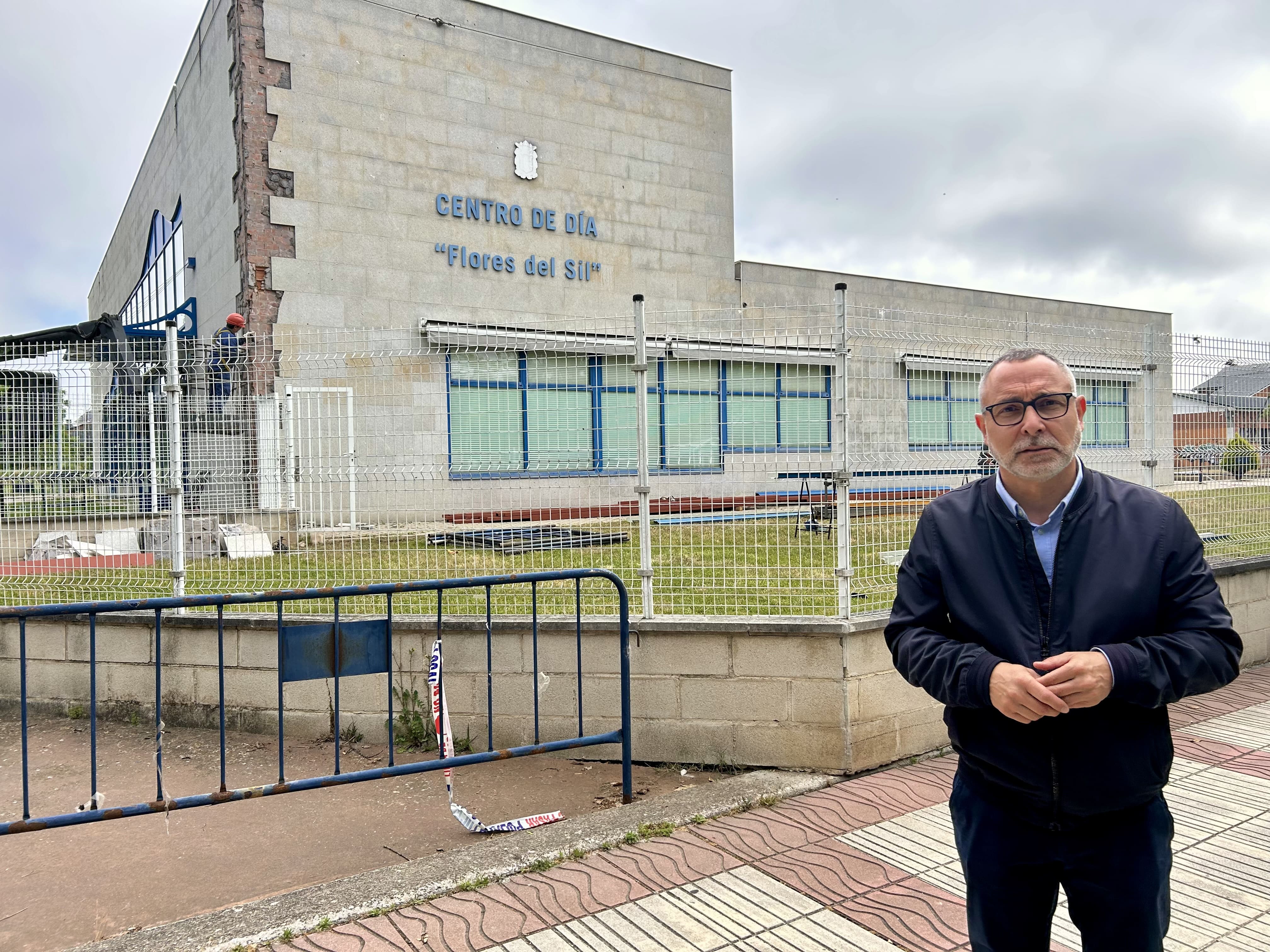 El concejal de Urbanismo del Ayuntamiento de Ponferrada, Carlos Cortina, en el Centro de Día.