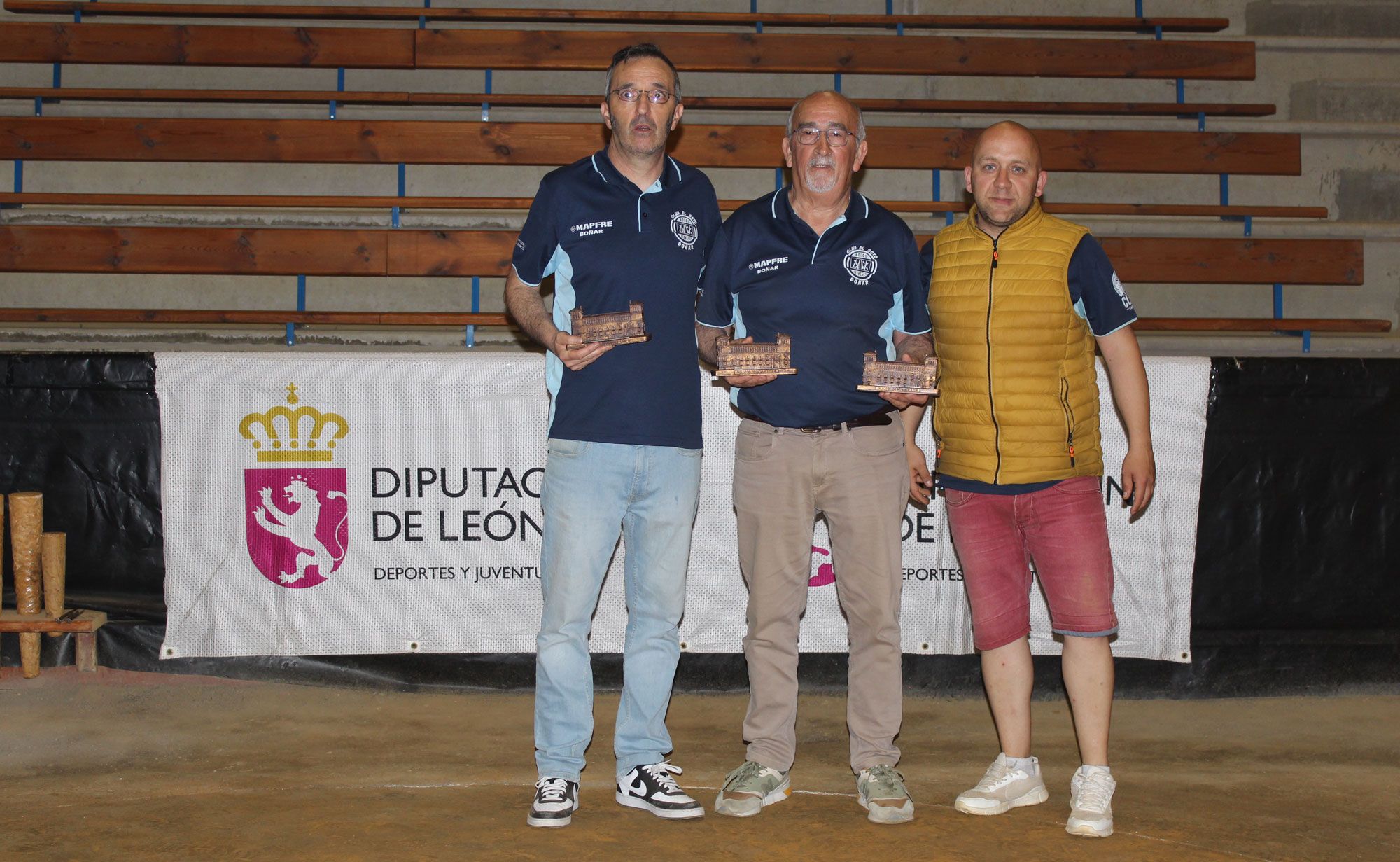 Ganadores del torneo en el arranque. ALFREDO HURTADO