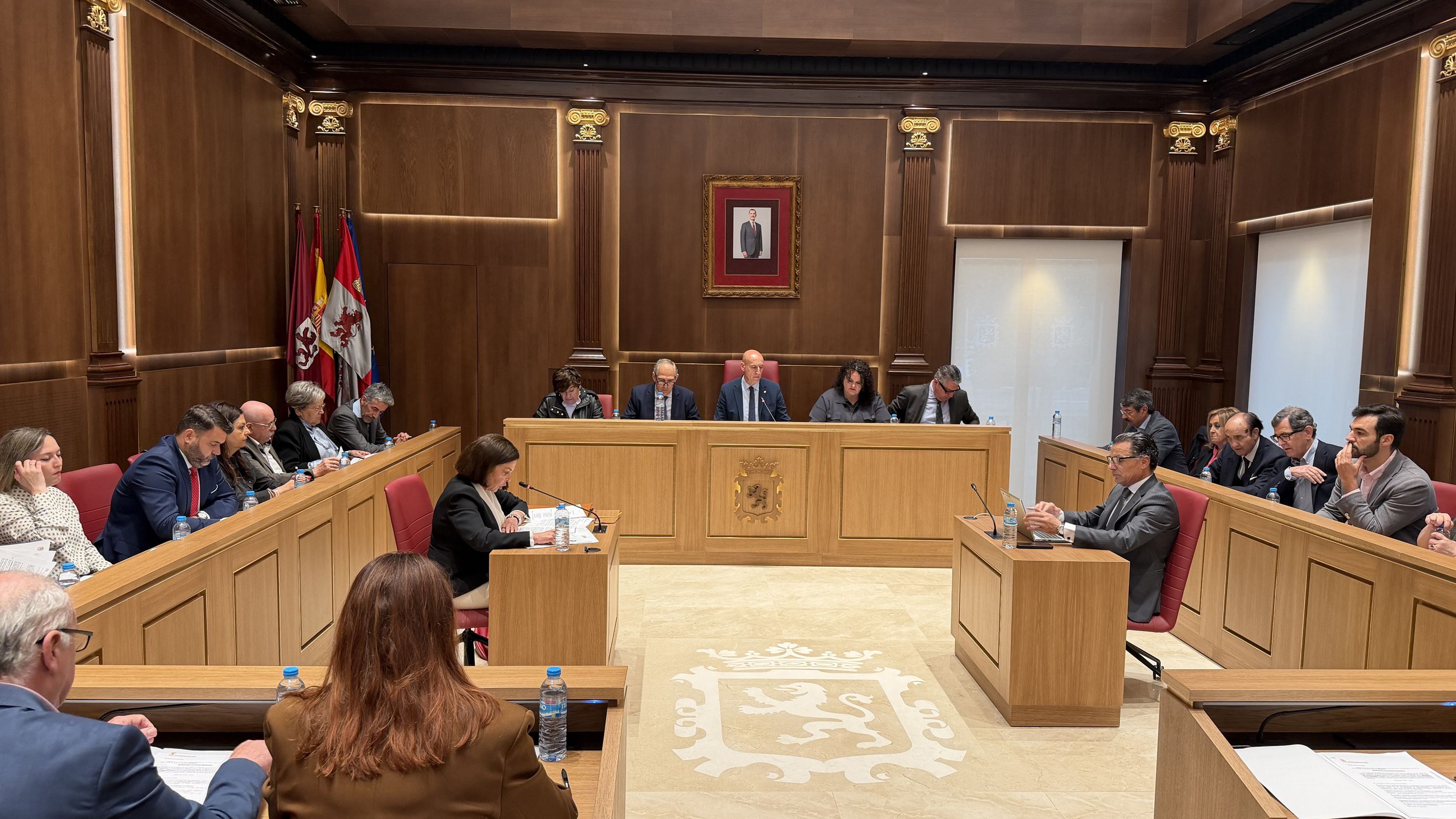 Un instante de la sesión plenaria celebrada este miércoles en San Marcelo. | LNC