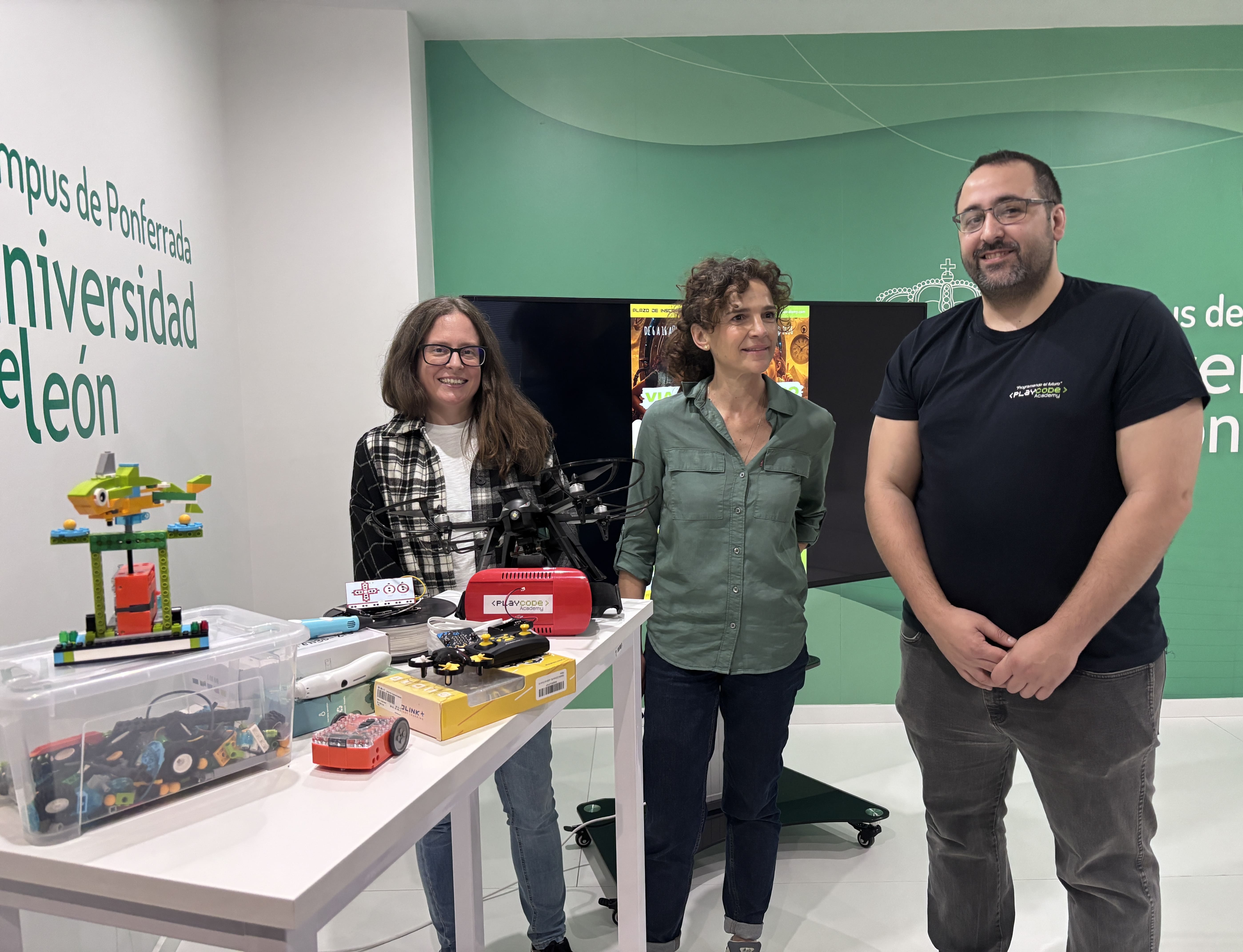 Presentación del campamento tecnológico 'Aventura STEM: Viaje en el Tiempo'. | JAVIER FERNÁNDEZ