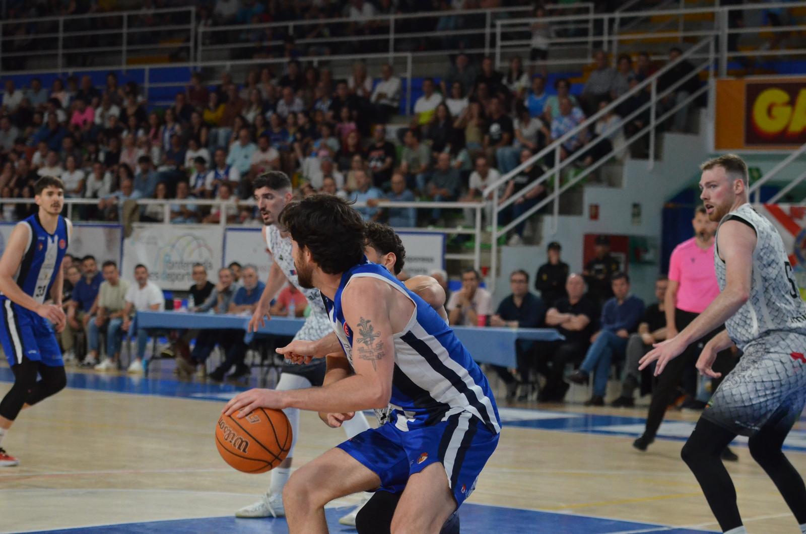 El Clínica Ponferrada quiere aprovechar su rol de no favorito ante un Albacete que es mejor a domicilio que en casa. QUINITO (2)