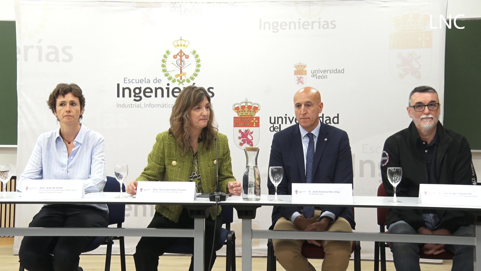 Un instante de la jornada divulgativa 'León se viste de eclipse’| L.PASTORIZA