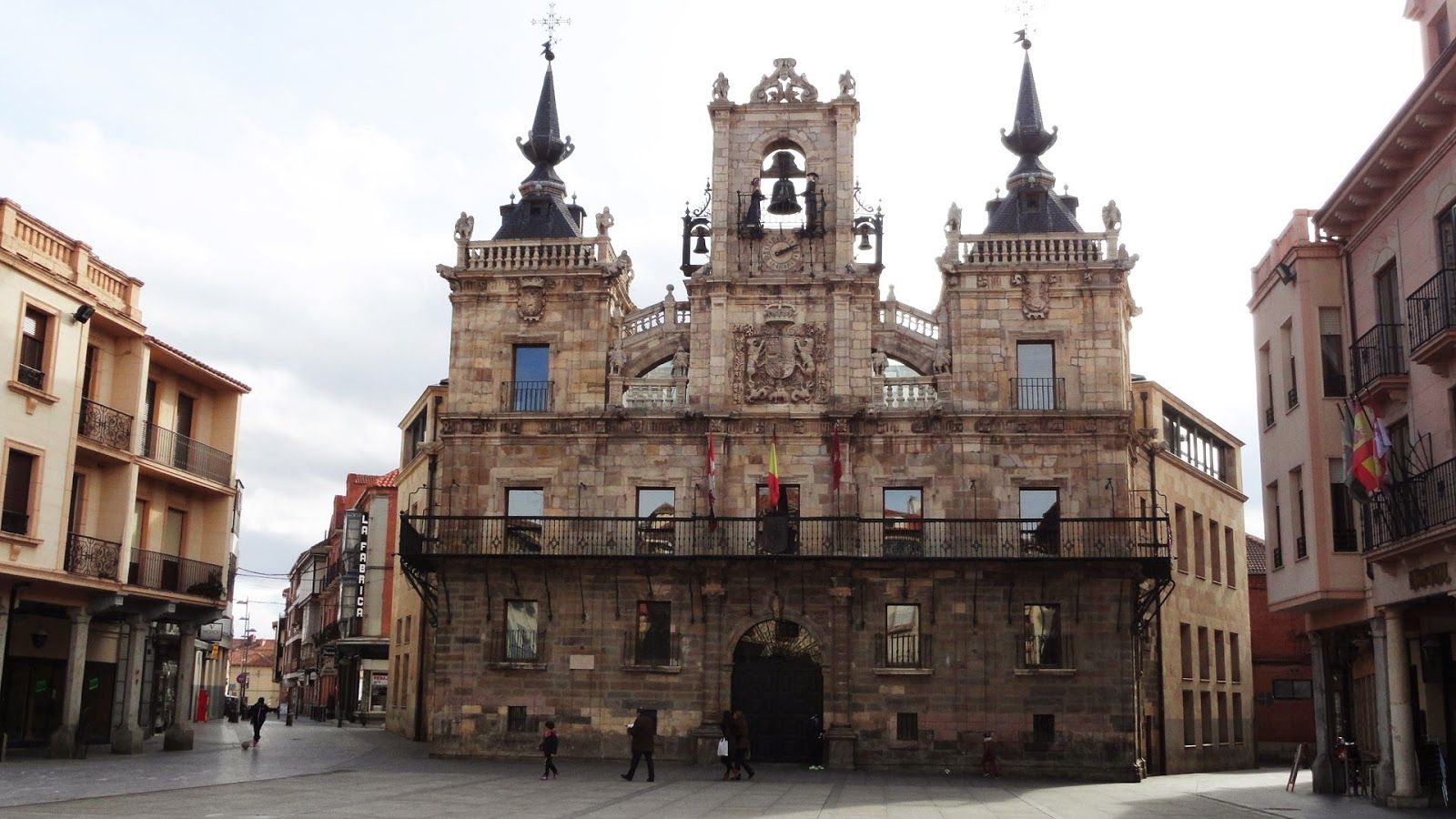 Vista del Ayuntamiento de Astorga. | FERNANDO OTERO