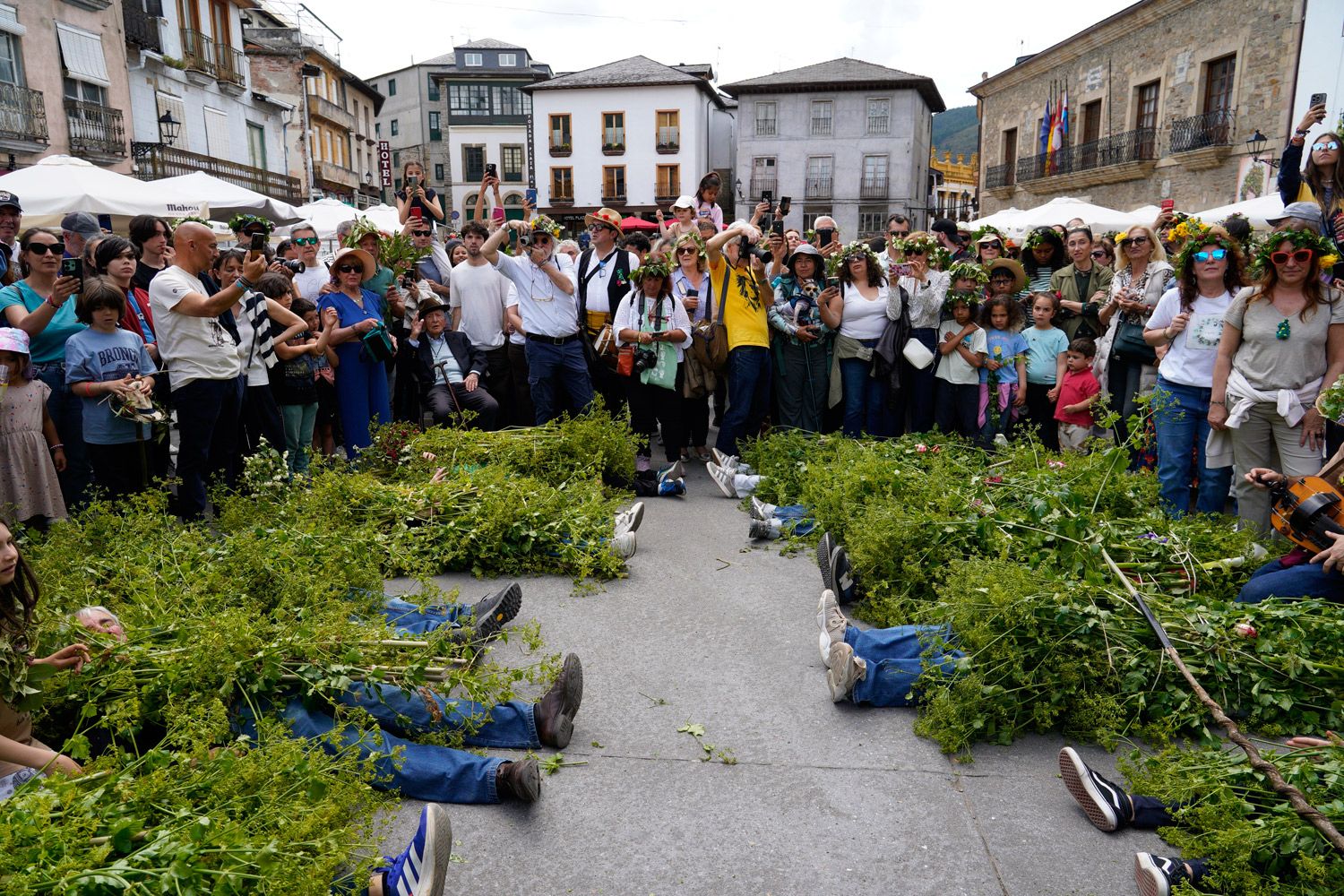 Preparativos para celebrar la tradicional fiesta. | CÉSAR SÁNCHEZ (ICAL)