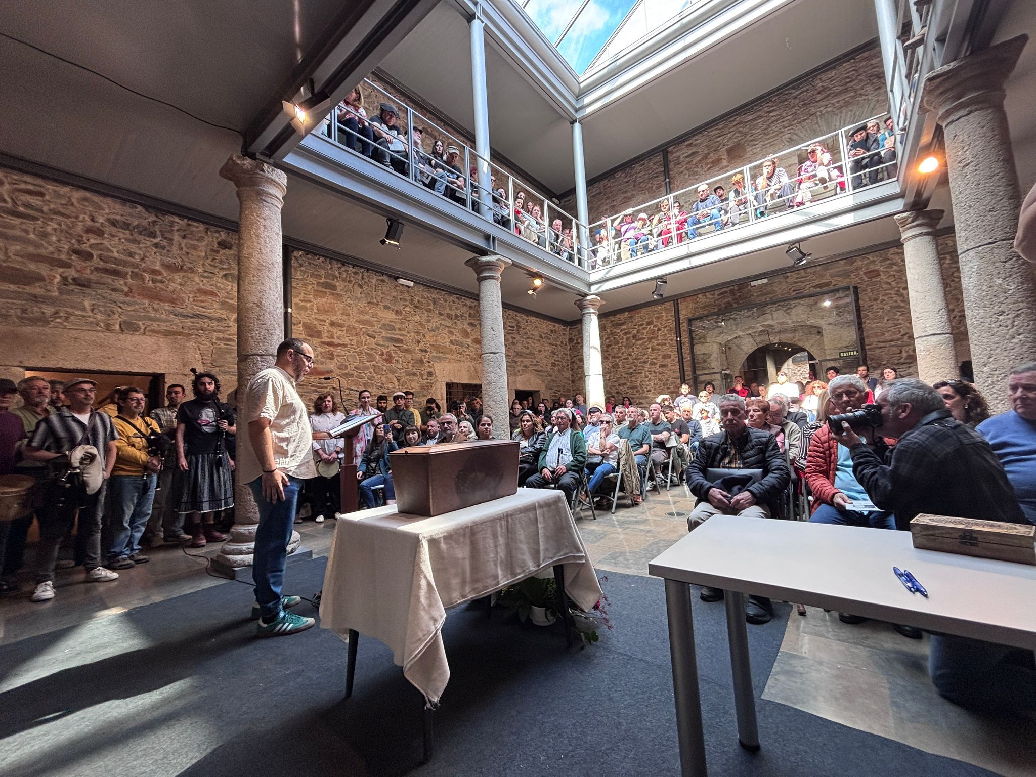 El Museo del Bierzo lleno durante el acto. | JAVIER FERNÁNDEZ
