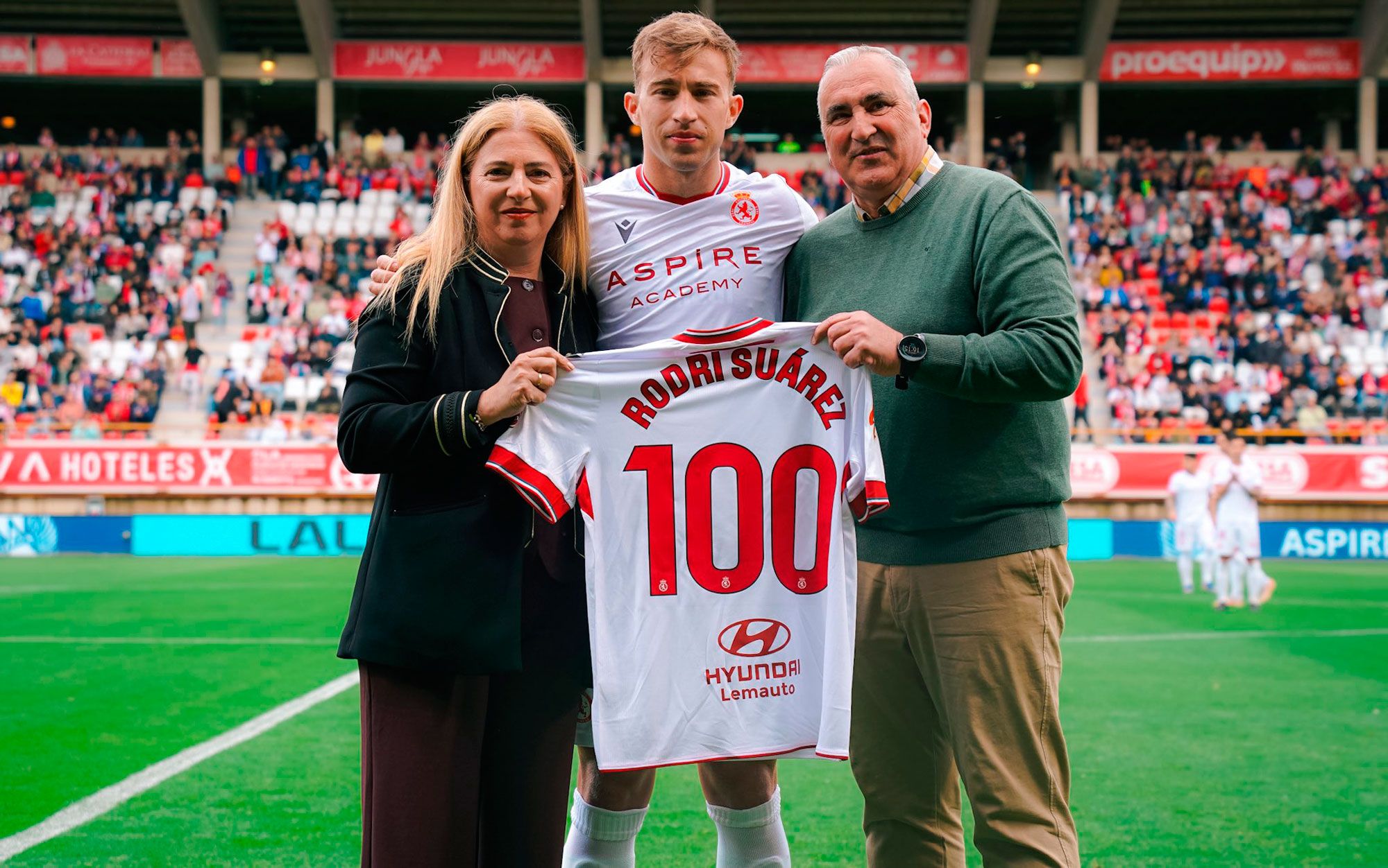 Rodri, con la camiseta con el dorsal 100 a la espalda. | CYD
