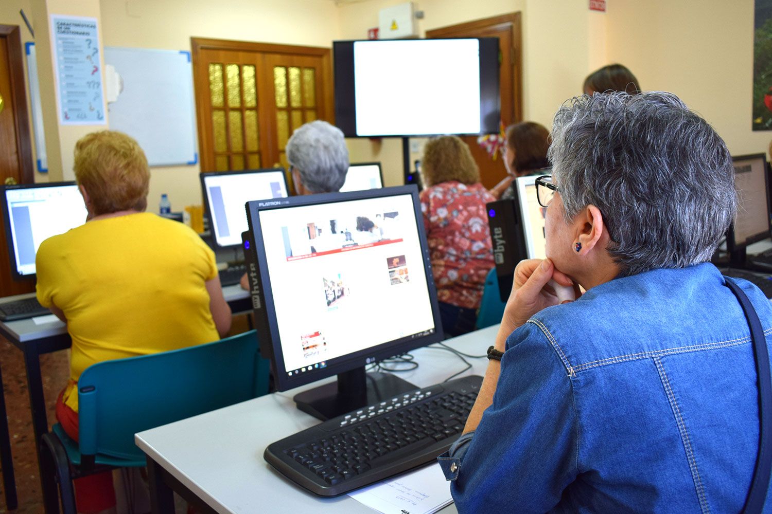 El curso está enfocado a enseñar habilidades digitales.