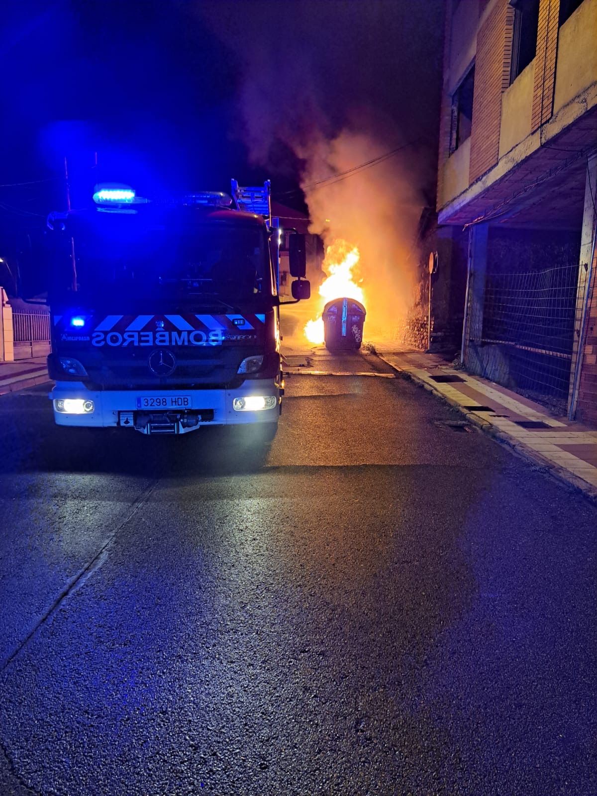 Uno de los contenedores que ha ardido la pasada madrugada en San Andrés