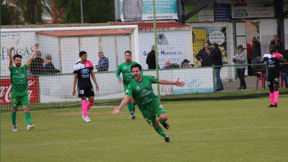 David Álvarez celebra uno de sus goles con el Astorga. | ATLETICOASTORGA