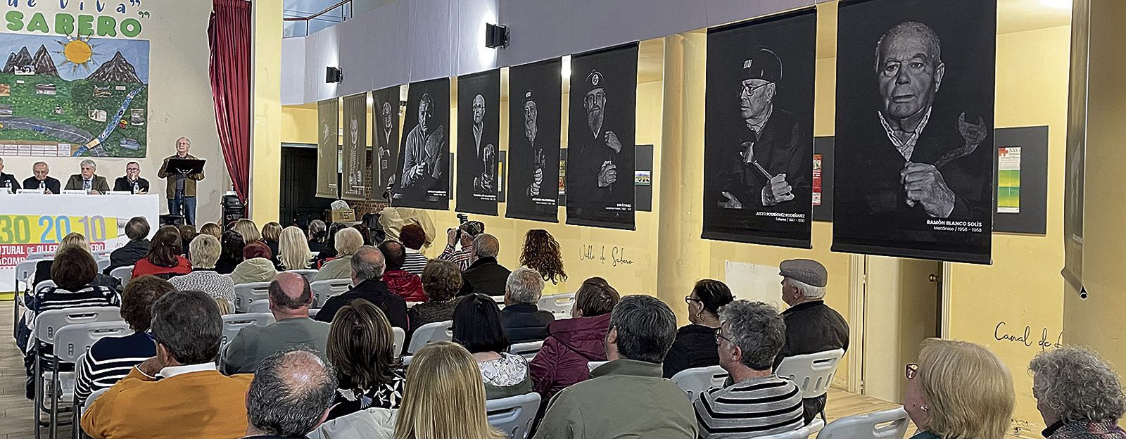 Cuarenta años marcan una larga trayectoria, con la presencia permanente de la memoria minera del valle y sus retratos en la Casa de Cultura. | F.F.