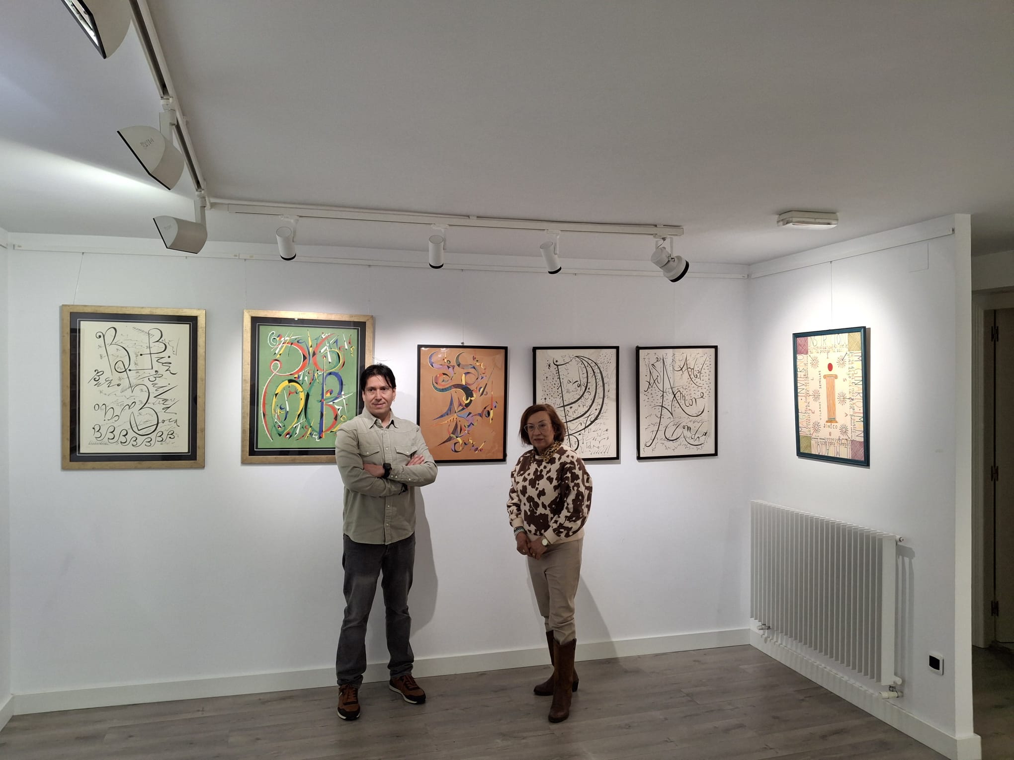 La Sala Óscar García Prieto acoge la exposición 'Alfabetos del Mundo' de  Isabel Cantón Mayo. | L.N.C.