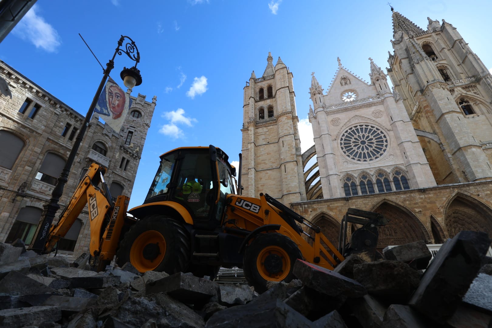 Obras en la plaza de Regla. | FERNANDO OTERO