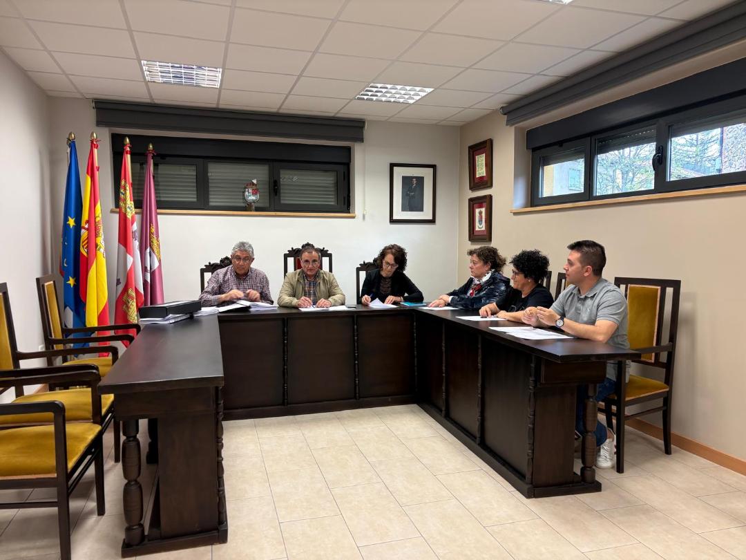 Un momento del pleno, al que solo asistieron los ediles del Equipo de Gobierno (PSOE).