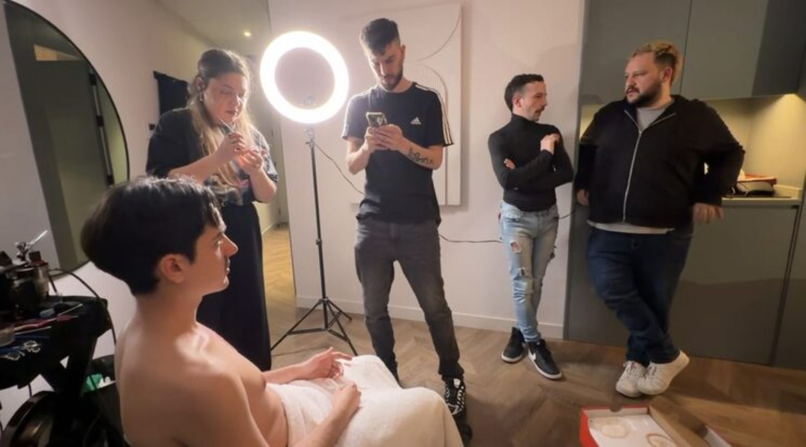 Con el equipo de maquillaje de La Ardilla | L.N.C.