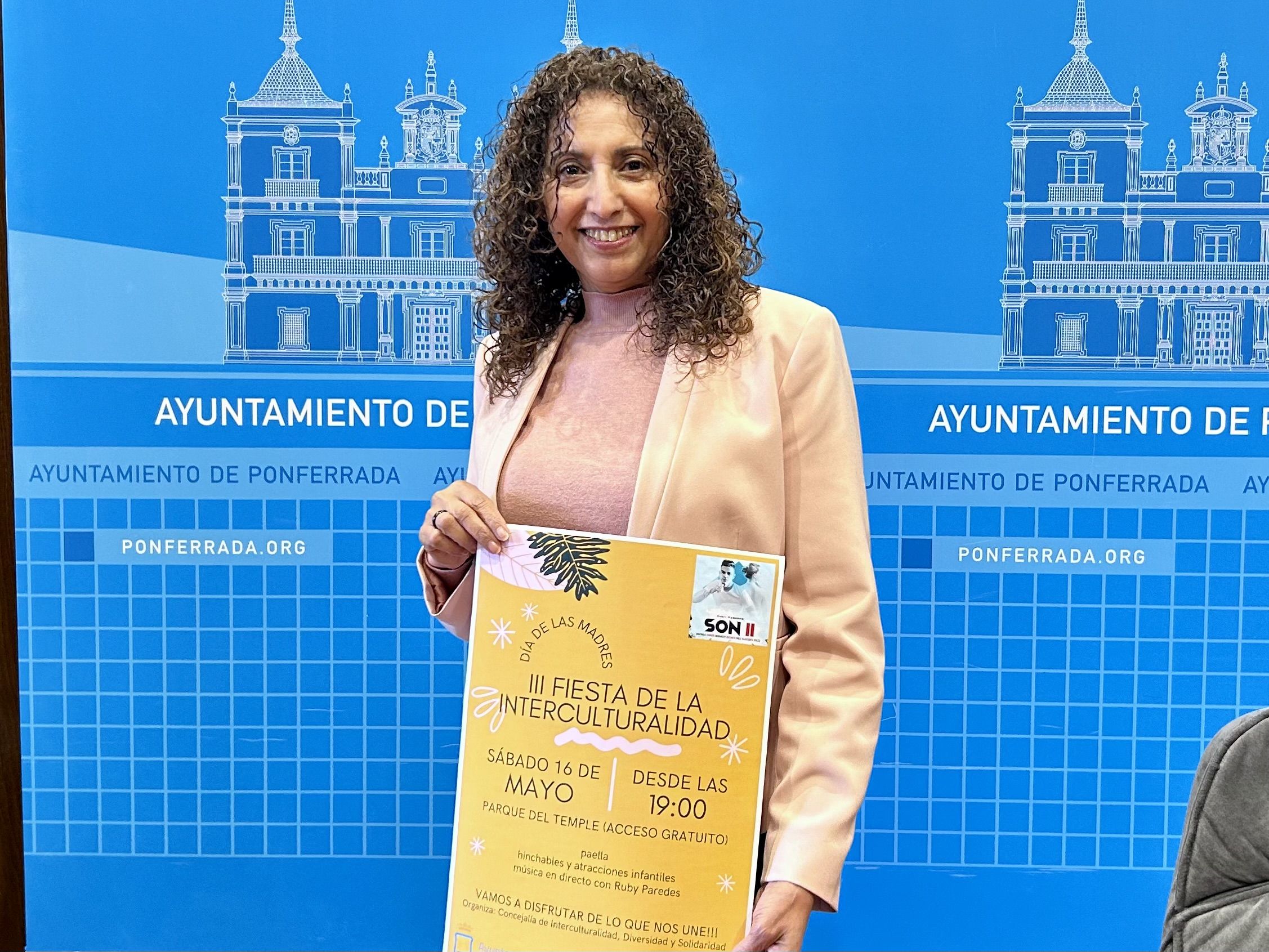 Presentación de la fiesta por la concejala, Ivelisse Martínez. 