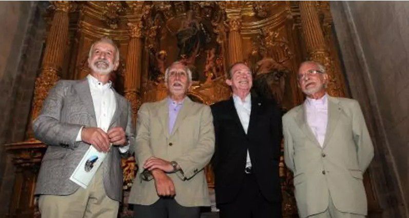 Lois acogió una visita en 2013 del presidente de la Academia en homenaje a la cátedra