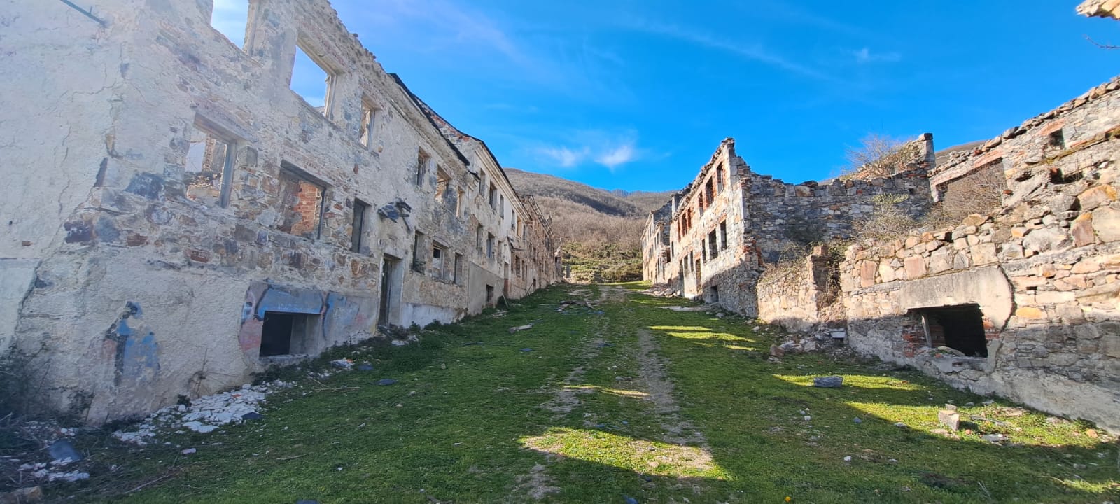 Situación actual de los pabellones en La Piela. | MAR IGLESIAS