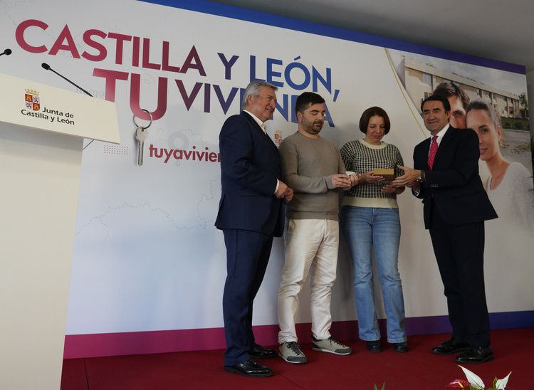 Entrega de llaves de las nuevas viviendas. | ICAL