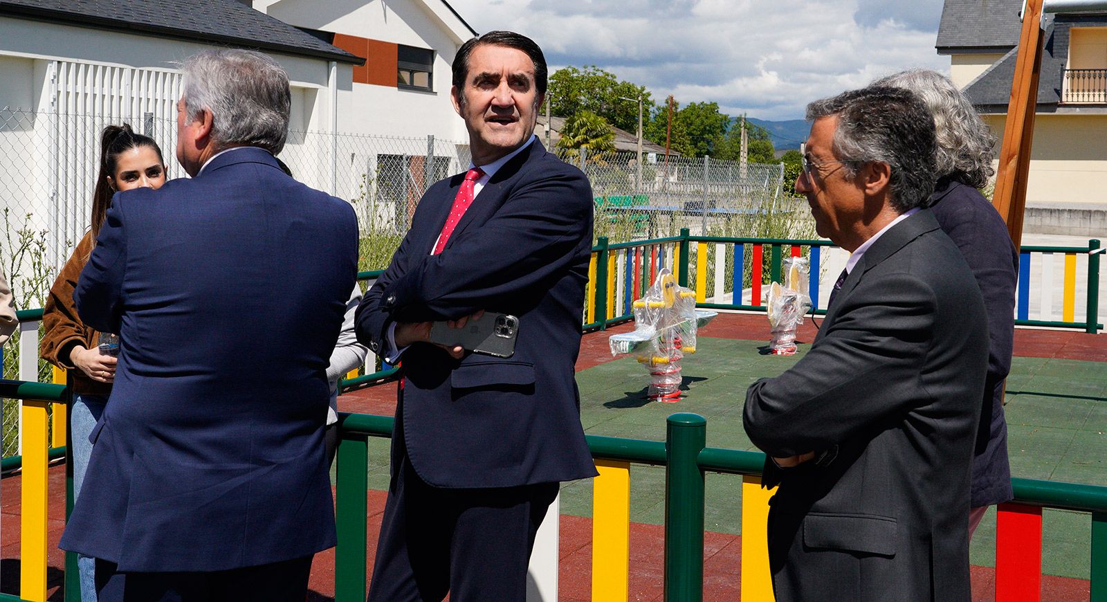 Suárez Quiñones, durante su visita a Carracedelo de este miércoles. | ICAL
