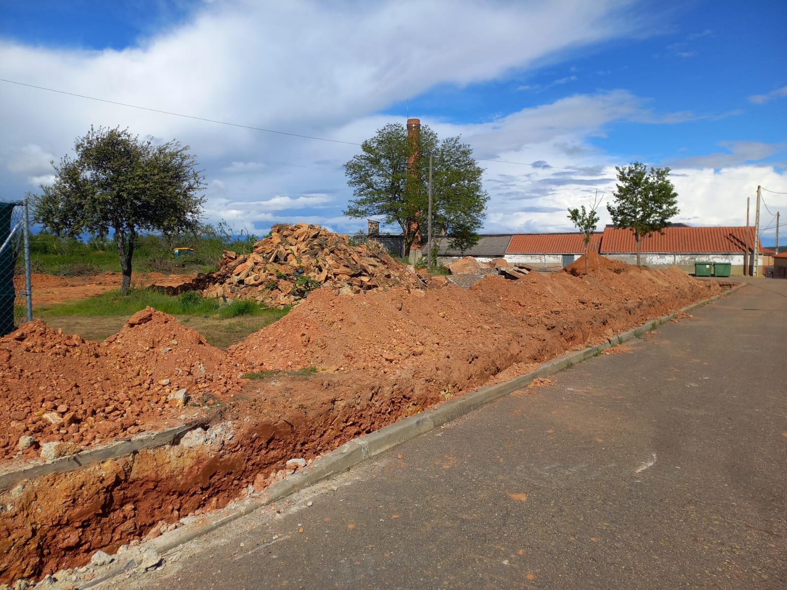 Obras de parcelación en la calle San Esteban de Val de San Lorenzo. | L.N.C.