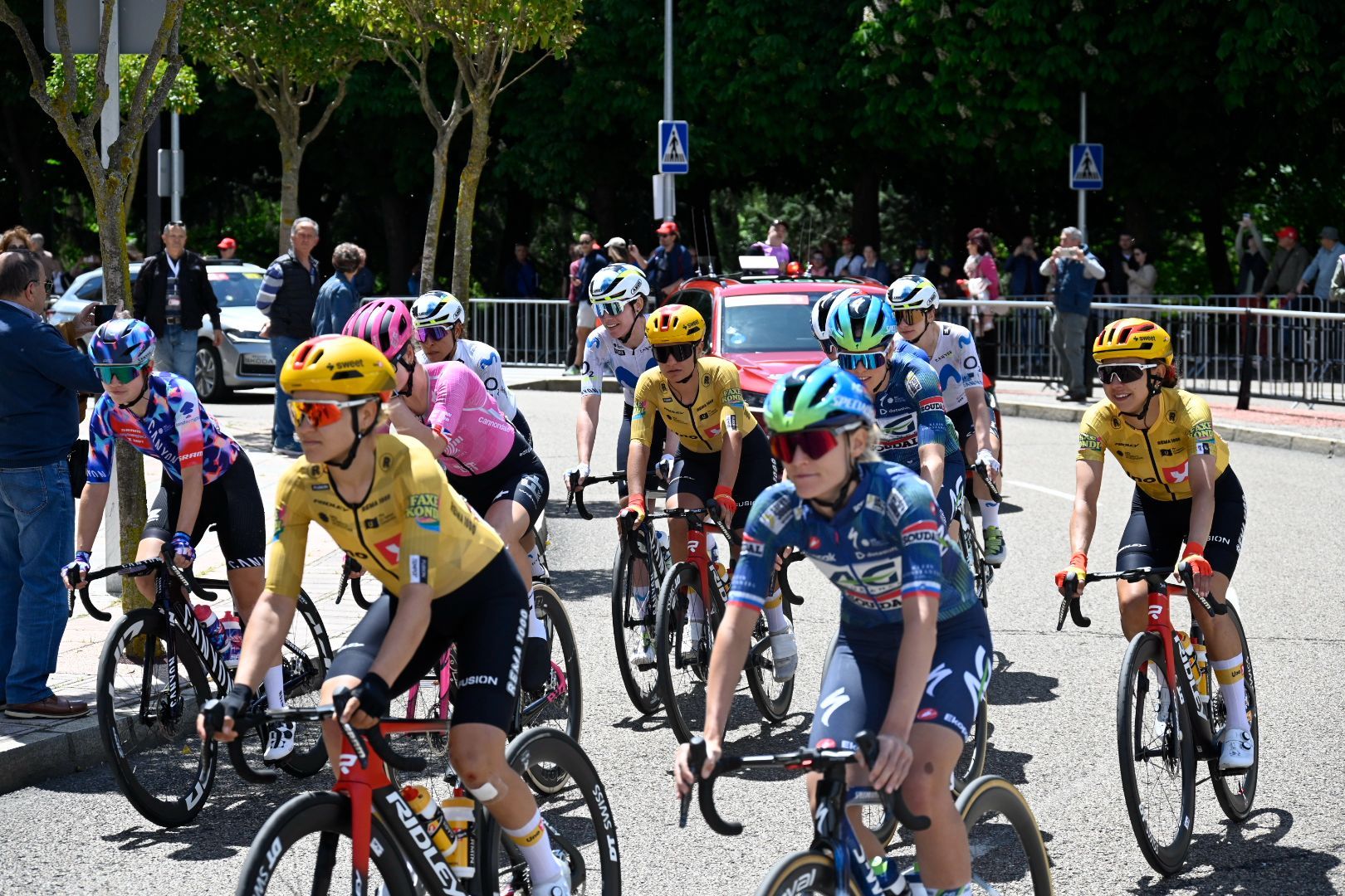 La Vuelta Ciclista Femenina unió León y Astorga en una de las etapas más decisivas. SAÚL ARÉN (1)